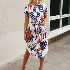 Notched neck belted leaf print dress white size small